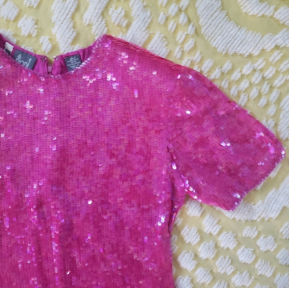 🌈 Stunning Barbie Pink Vintage Sequin Silk Dress - Picture 4 of 7